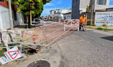 Corte total en Libertad y Alvear para reparar pérdida de agua y rotura del asfalto