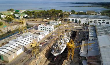 La Fragata ARA Libertad continúa su alistamiento en el Dique N°1 del Arsenal Naval