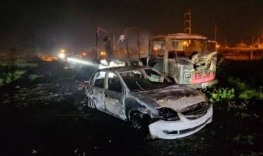 Bomberos Voluntarios acudieron al incendio de dos vehículos en Alem al 2500