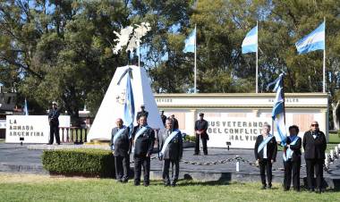 En Puerto Belgrano se realizó el acto por el Día del Veterano y los Caídos en Malvinas