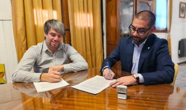 El intendente firmó un acta compromiso con ABSA para importantes obras cloacales en la ciudad