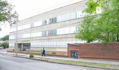 Habló la madre de uno de los chicos de 16 años que le pegó al menor de 13 en el ex Colegio Nacional