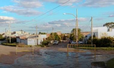 Comienza la reparación de caños en la esquina de Jujuy y San Luis, hay cortes de calles