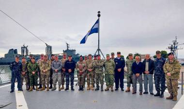 Agregados militares extranjeros visitaron la Base Naval Puerto Belgrano