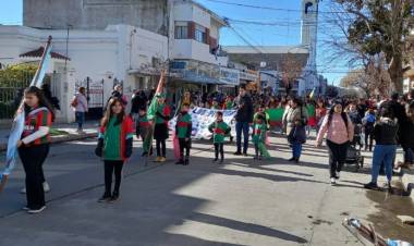 Invitación para participar en el desfile cívico-militar por el 127 aniversario de Punta Alta