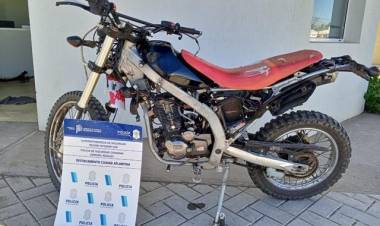 Se realizó un hallazgo de una moto robada en un descampado