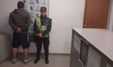 Identificaron al delincuente que volcó un auto y murió: tenía antecedentes