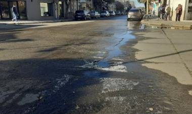 Fuerte helada en Punta Alta dejó esquinas peligrosas e intransitables por el hielo y la escarcha