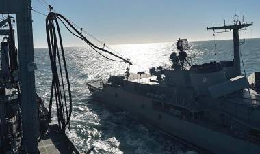 El buque logístico ARA “Patagonia” concretó maniobras de reaprovisionamiento en el mar