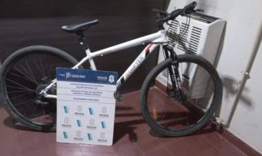 La Policía encontró otra bicicleta abandonada esta vez en el Parque Sarmiento
