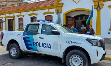 El Municipio de Coronel Rosales hizo entrega de un nuevo móvil para la Policía rural