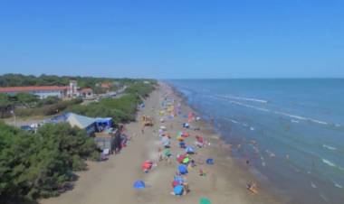 Organizan una jornada educativa ambiental en la costa de Pehuen Co