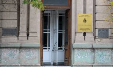 Educación trata una denuncia contra un profesor, la Justicia investiga