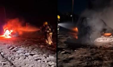 Una mujer y su hijo fueron derivados al hospital tras el incendio de un auto