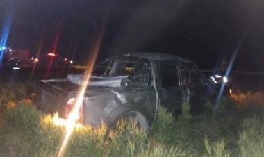 Un hombre falleció tras el vuelco de una camioneta en la ruta de ingreso a Pehuen Co