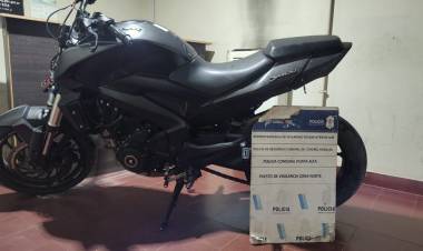 Aprehendieron a un menor que circulaba en una moto robada y amenazó a policías