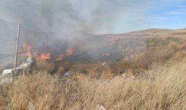 Proponen que tirar basura en zonas rurales sea más caro, para bajar riesgo de incendios