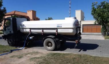 Una mujer se encuentra internada tras caer de un techo cuando llenaba tanque con manguera de ABSA