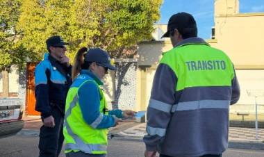 A un hombre le retuvieron la licencia de conducir por no pagar la cuota alimentaria