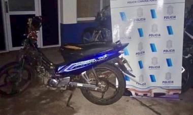 Secuestraron una moto sin papeles tras un choque con un colectivo de la línea 319