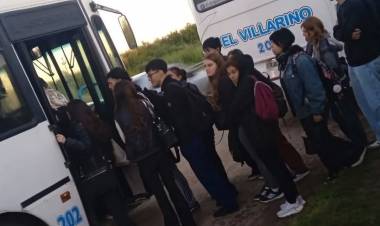 Otra vez un colectivo de El Villarino dejó varado a todos los pasajeros