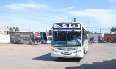 Continuan los reclamos por el aumento “desmedido” y el precario servicio de la línea 319
