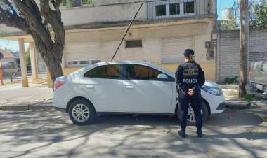 Una mujer cometió una infracción de tránsito y tras una persecución fue aprehendida 