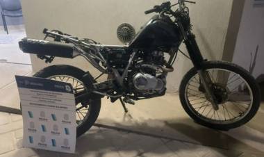Vecinos atraparon a un delincuente que había robado una moto