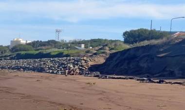 El Intendente Aristimuño destacó el funcionamiento de la defensa costera en Pehuen Co tras el temporal