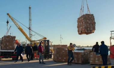 Puerto Rosales suma su primera descarga de langostinos y busca consolidar su perfil pesquero