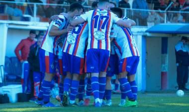Liga del Sur: Rosario goleó a Pacifico de Cabildo y va en busca del primer lugar en la última fecha