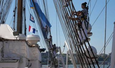 La fragata ARA “Libertad” zarpó rumbo a Boston