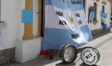 Hoy domingo comienza el paro de 48 horas de los trabajadores municipales en Coronel Rosales