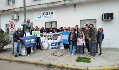Acompañantes terapéuticos reclamaron a IOSFA por deudas de más de 6 meses
