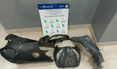 Recuperaron una moto robada y secuestraron piezas en dos allanamientos