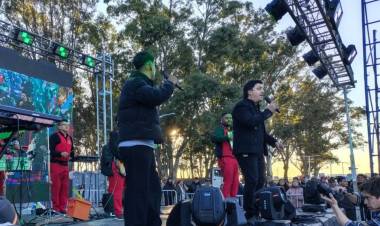 Multitudinario festejo en Puerto Rosales