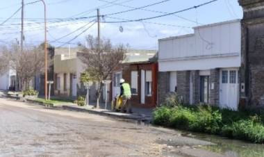 Desbordes cloacales en Mitre y 17 de agosto: comenzó la obra de recambio de caños