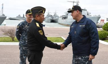 El Jefe del Estado Mayor de la Armada de Bolivia visitó Puerto Belgrano
