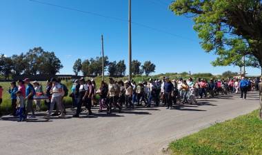 Cientos de peregrinos llegaron ayer hasta Villa Arias
