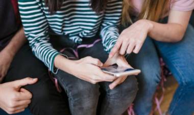 Denunciaron a un alumno de 17 años por crear con IA imágenes de sus compañeras desnudas