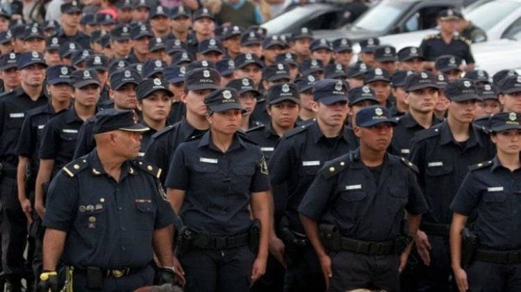 Axel Kicillof confirmó el aumento salarial del 60 por ciento para la Policía bonaerense