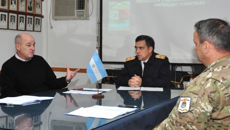 La Armada y el Municipio de Coronel Rosales firmaron un acta para prevenir y actuar ante incendios forestales
