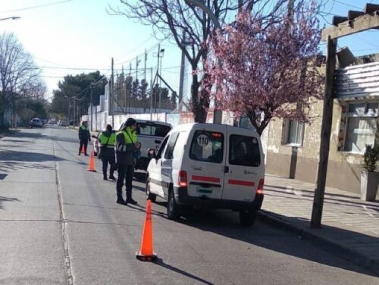 Los controles de tránsito continúan durante la semana en distintos barrios de la ciudad
