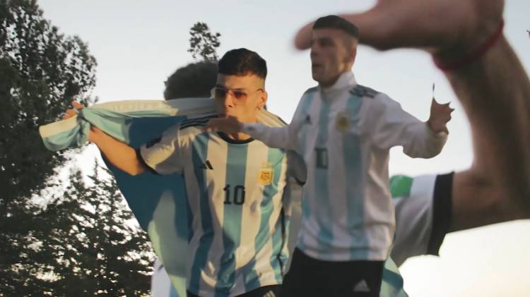 El músico puntaltense El Brian lanzó un nuevo tema "MaraMessi"