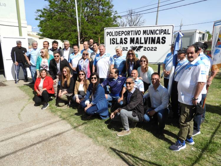 Se realizó el acto de imposición del nombre de “Islas Malvinas” a un polideportivo municipal 