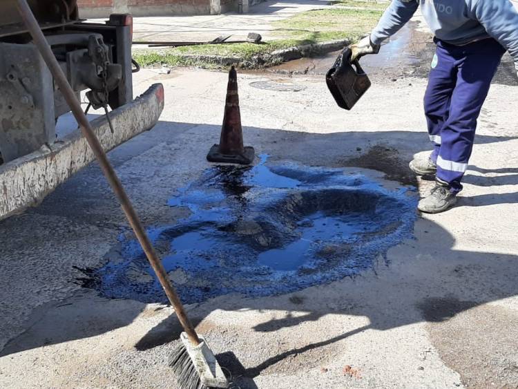 El Municipio de Coronel Rosales continúa los trabajos de bacheo en distintos barrios de la ciudad