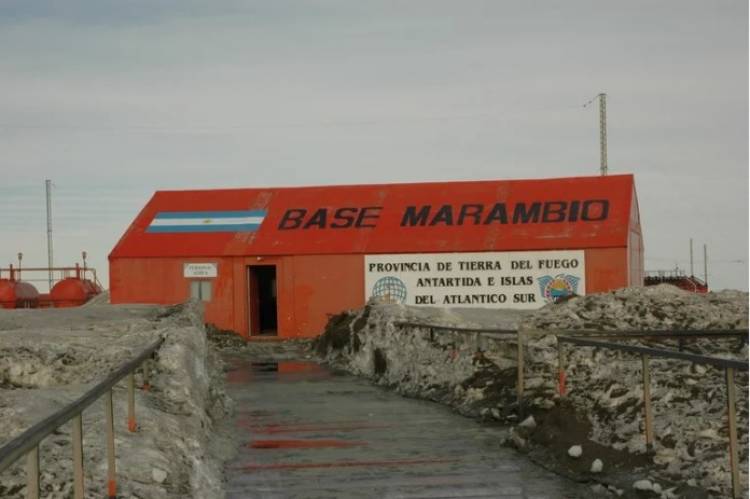 Antártida: Un militar atacó a mazazos a otro mientras dormía en Base Marambio