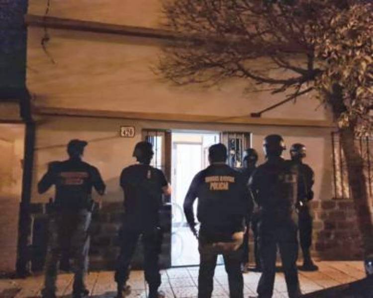 Se realizó un allanamiento con saldo positivo y una persona detenida