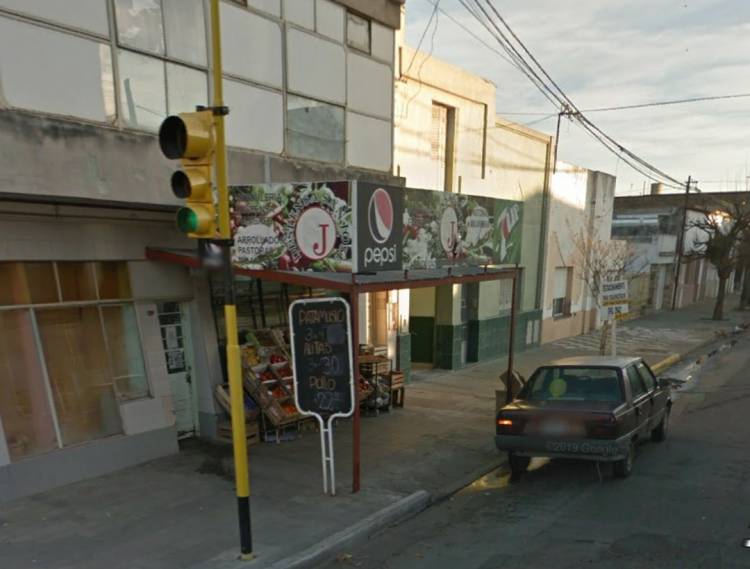 Fin de semana con robos en 2 comercios céntricos; de uno se llevaron $ 6000 y un fernet