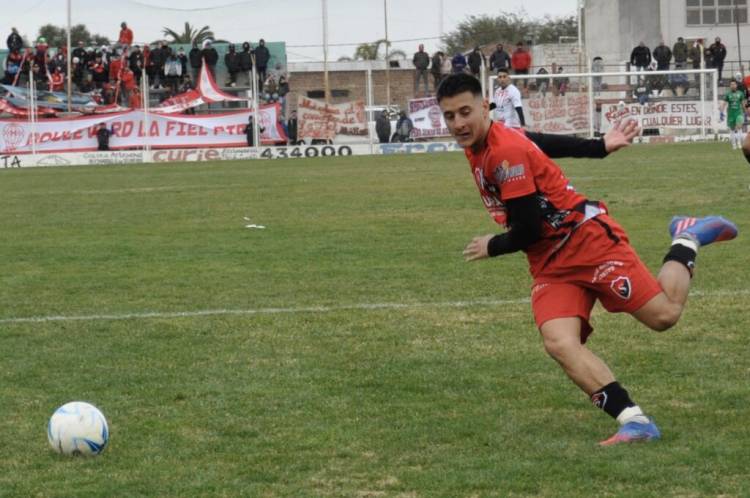 Sporting y Tiro Federal empataron en un partido con un arbitraje polémico